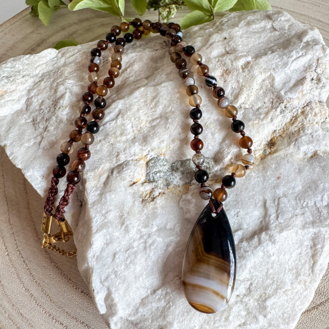 Naszyjnik z brązowego agatu pasiastego