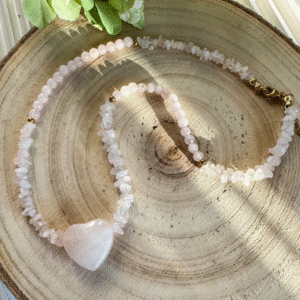 Naszyjnik z kwarcu różowego z sercem