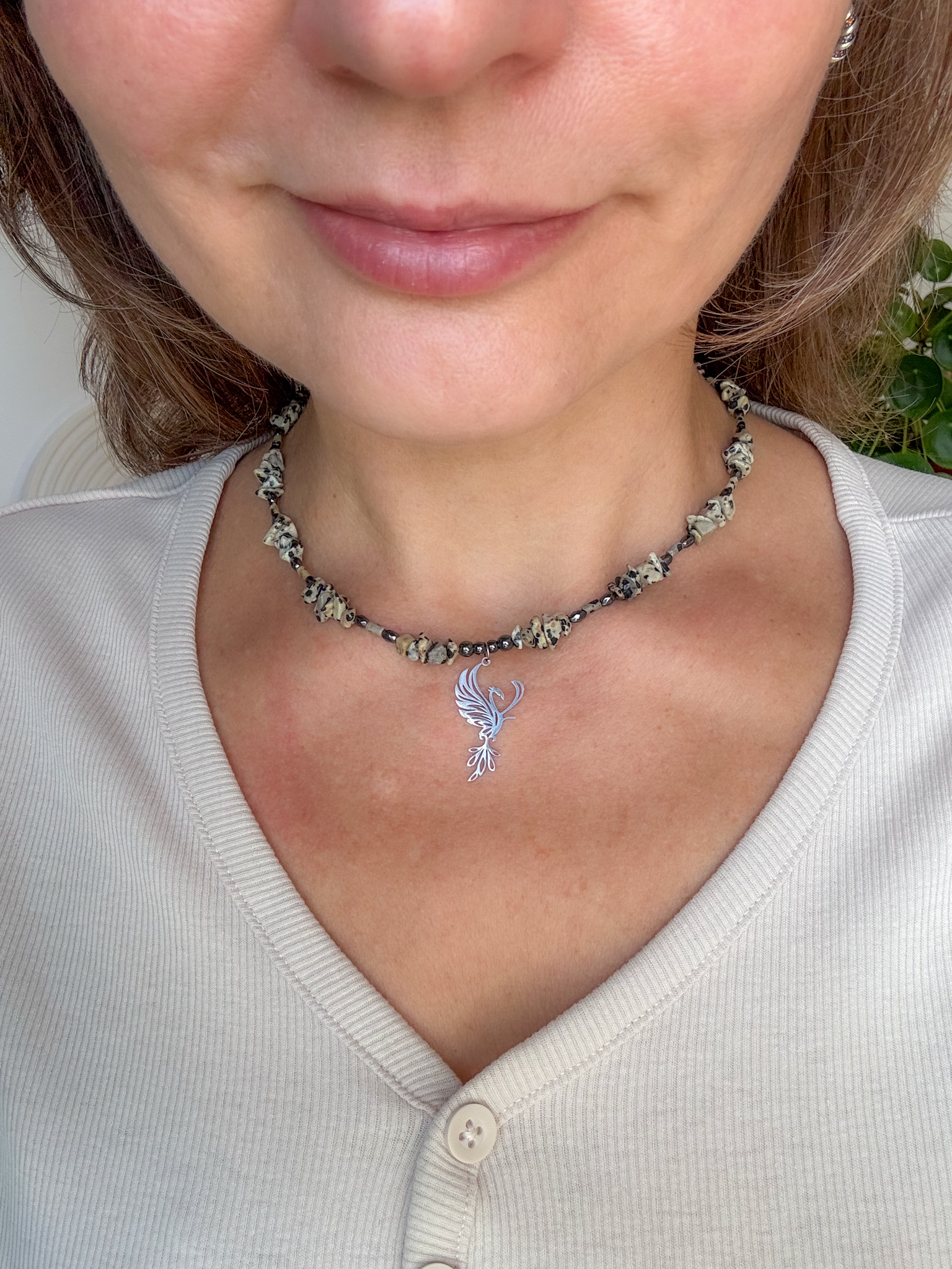 Naszyjnik z jaspisu dalmatyńskiego i hematytu z zawieszką feniksa – siła i odrodzenie - obrazek 3