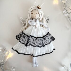 Box świąteczny aniołek z mikrofonem ozdoba na choinkę makrama zapakowany na prezent