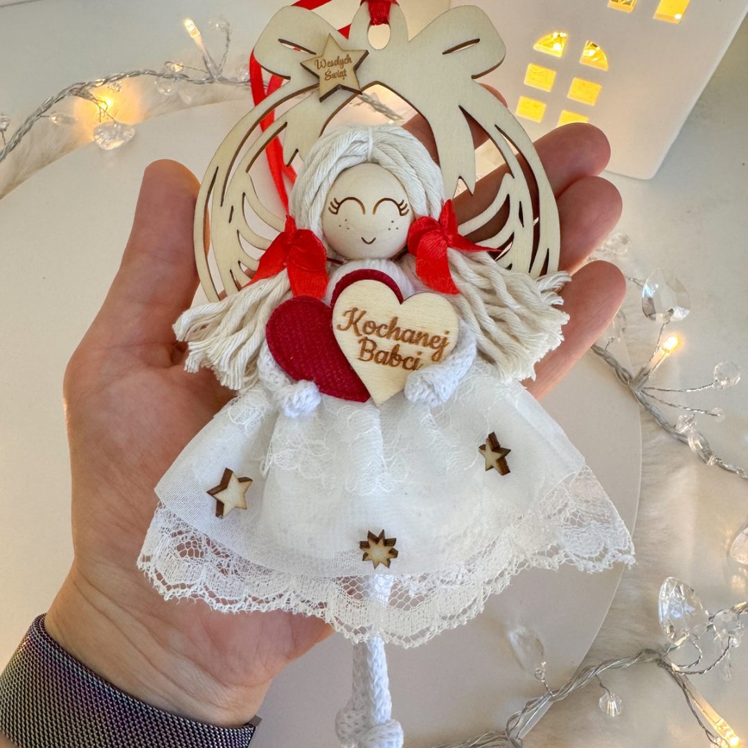 Prezent świąteczny dla babci aniołek makramowy bombka