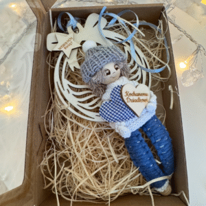 Prezent świąteczny dla dziadka aniołek makramowy bombka