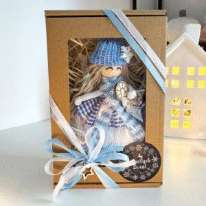 Box świąteczny aniołek w czapce z laską cukrową ozdoby na choinkę makrama prezent