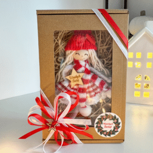 Box świąteczny aniołek w czapeczce z gwiazdką ozdoba na choinkę makrama na prezent