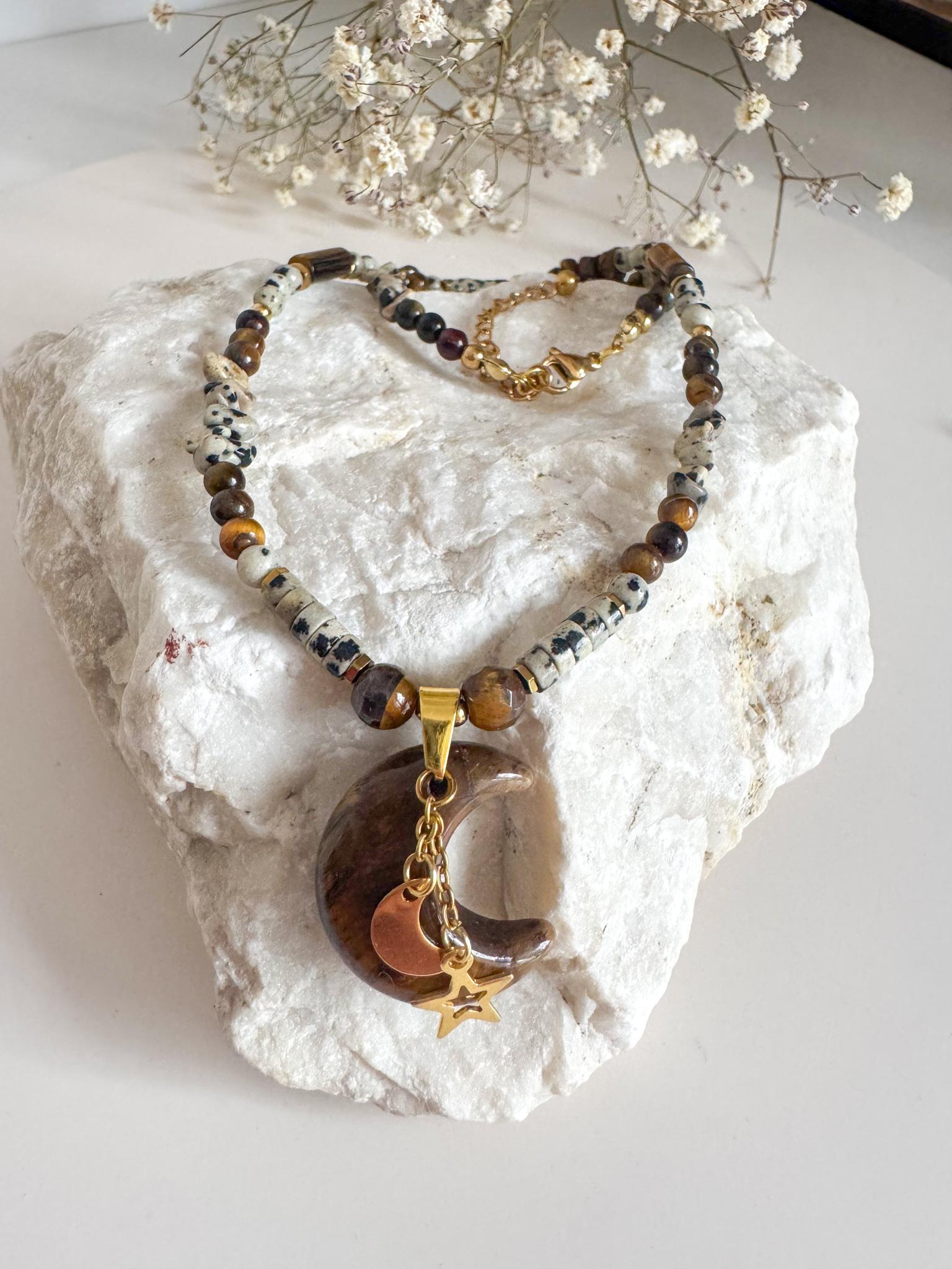 Naszyjnik z jaspisu dalmatyńskiego i tygrysiego oka z zawieszką księżyca - obrazek 4