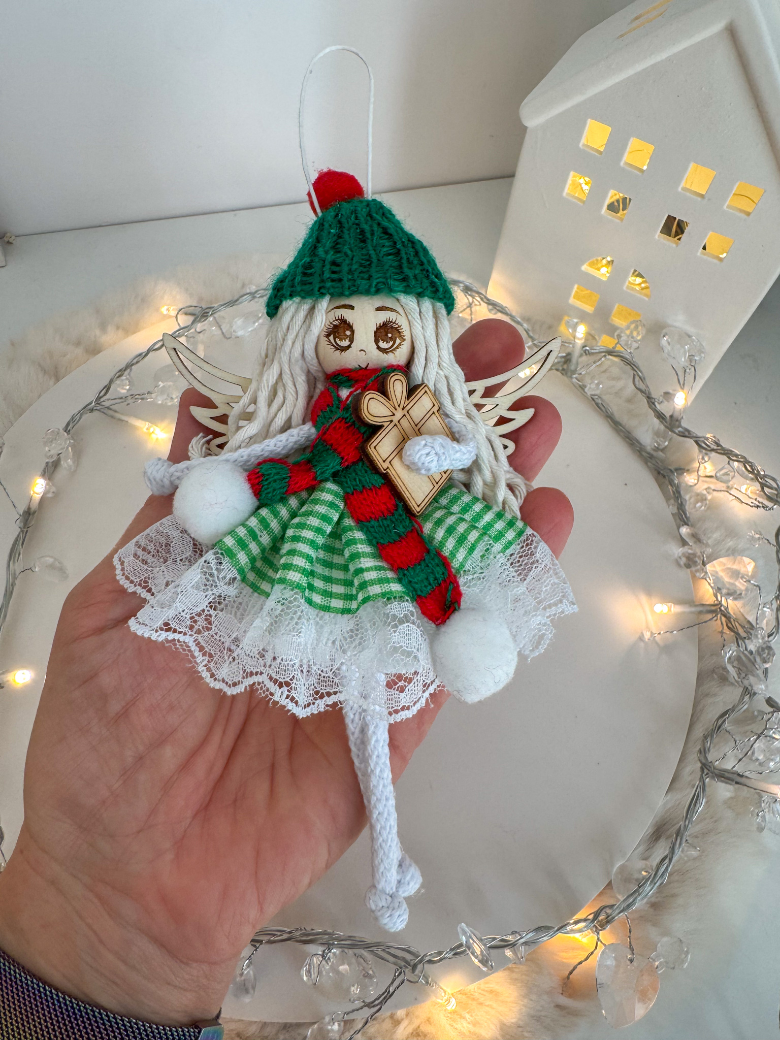 Box świąteczny zestaw 3 aniołków w czapeczkach ozdoby na choinkę makrama prezent - obrazek 5