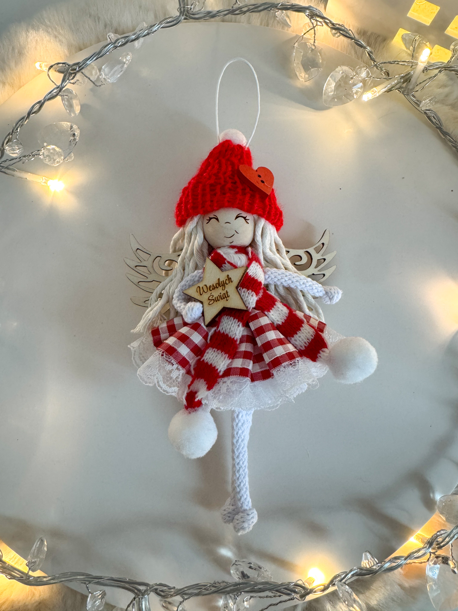 Box świąteczny aniołek w czapeczce z gwiazdką ozdoba na choinkę makrama na prezent - obrazek 3