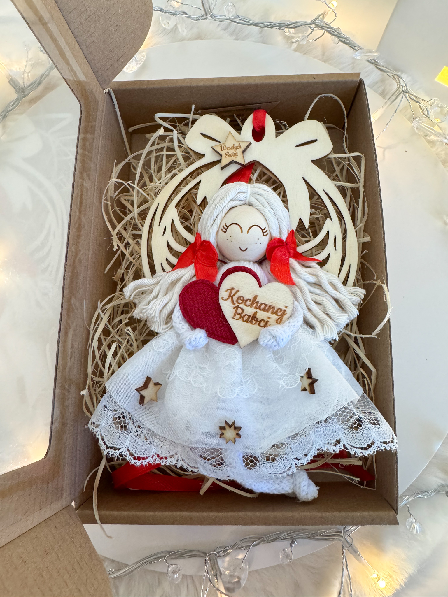 Prezent świąteczny dla babci aniołek makramowy bombka - obrazek 4