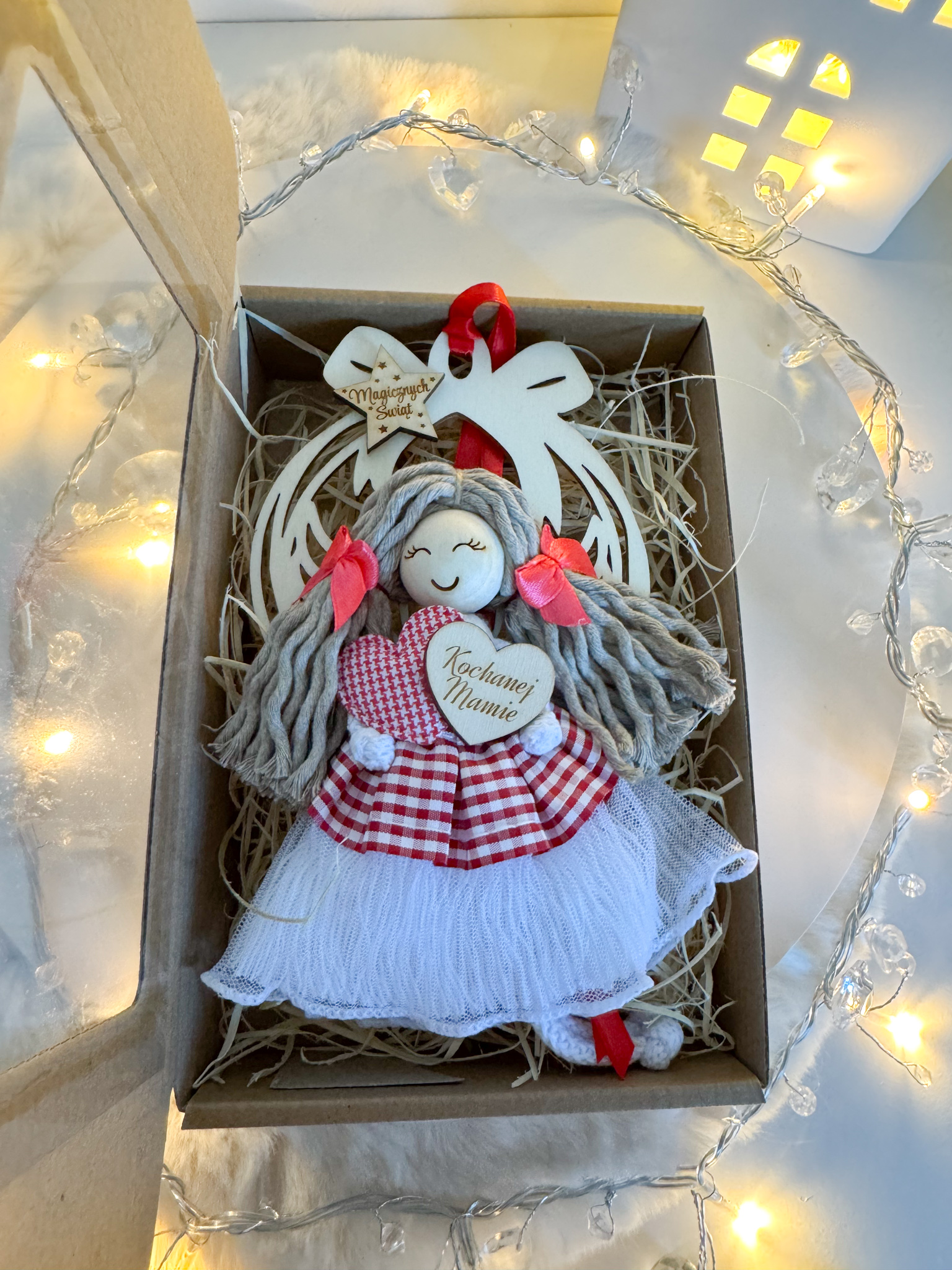 Prezent świąteczny dla mamy aniołek makramowy bombka - obrazek 4