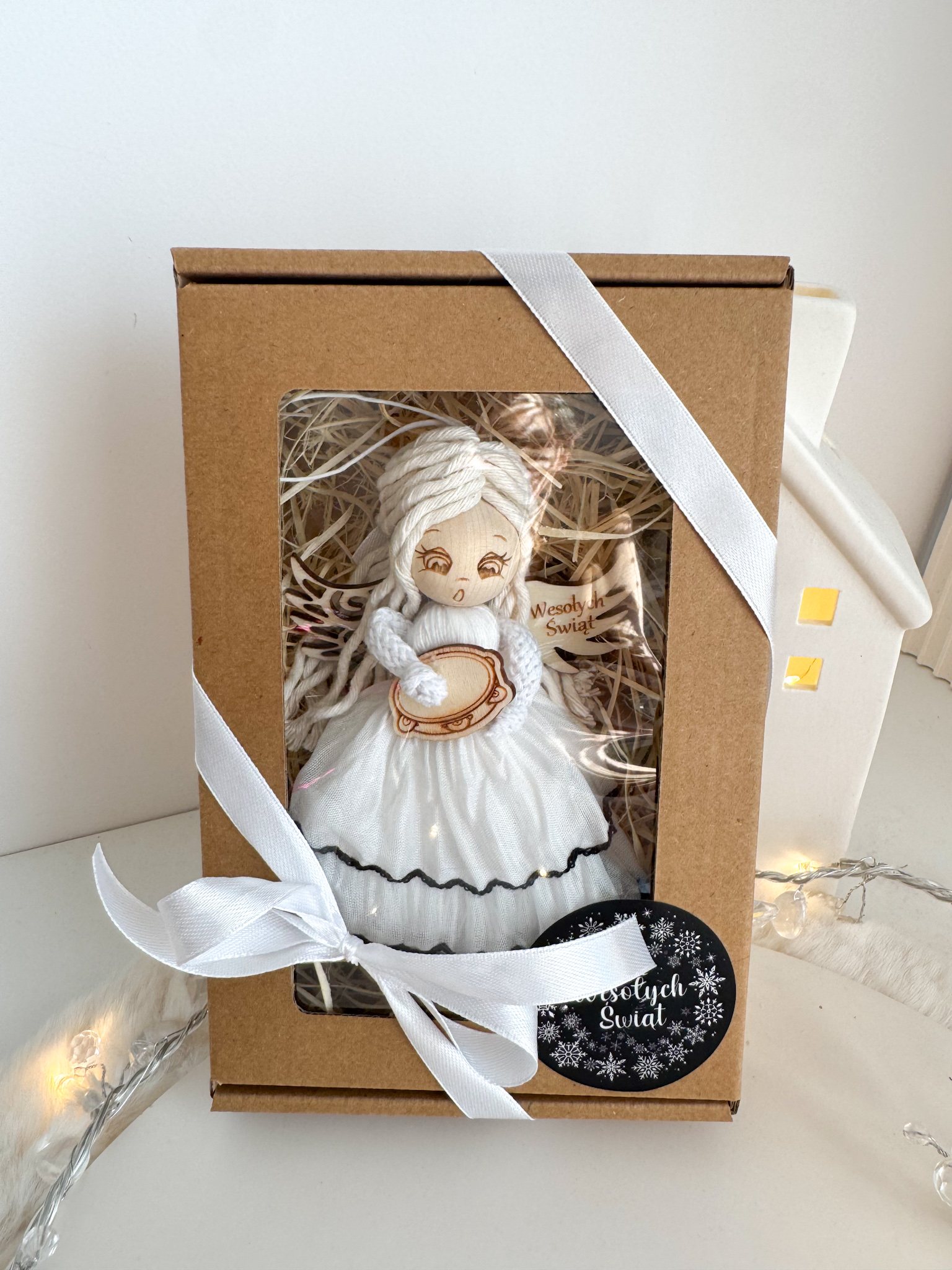 Box świąteczny aniołek z tamburynem ozdoba na choinkę makrama prezent - obrazek 7