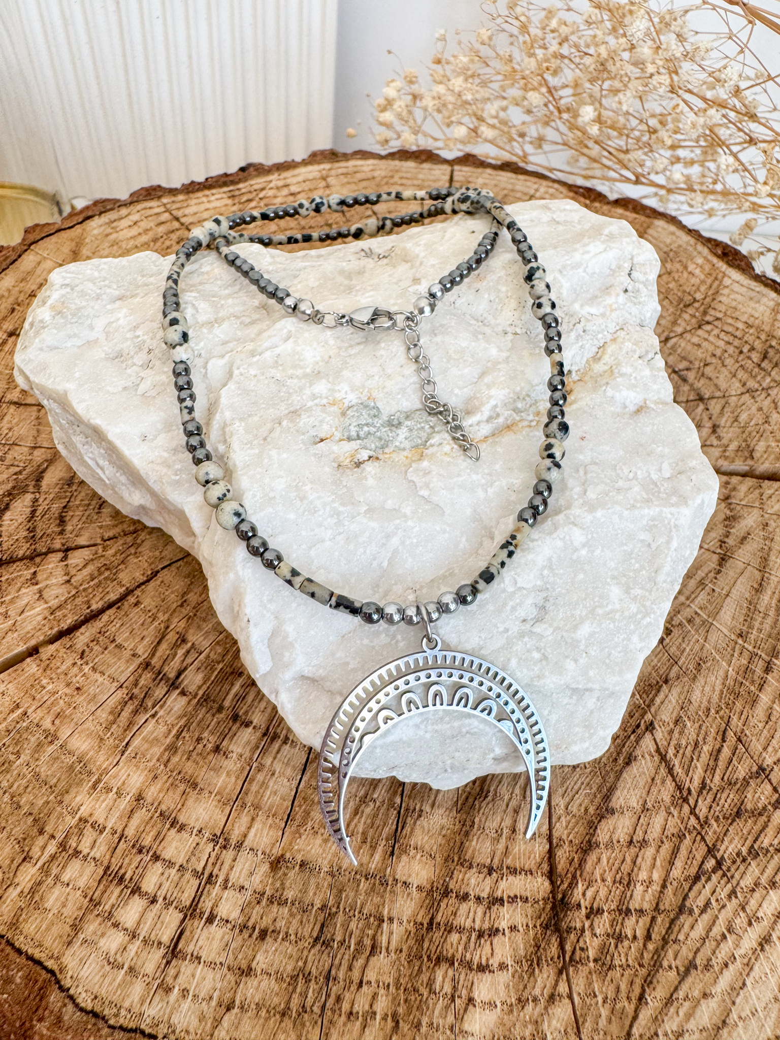 Naszyjnik z jaspisu dalmatyńskiego i hematytu z lunulą – siła, ochrona i kobieca energia - obrazek 4